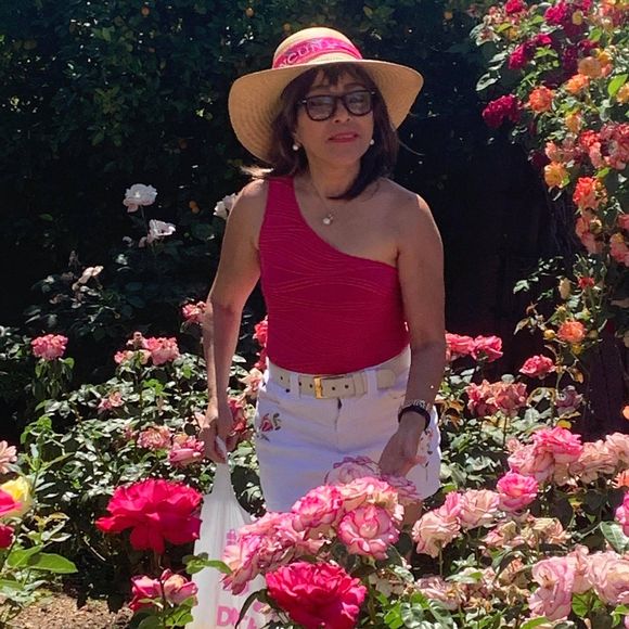 Meet your Posher, Nelia - Picture 1 of 1